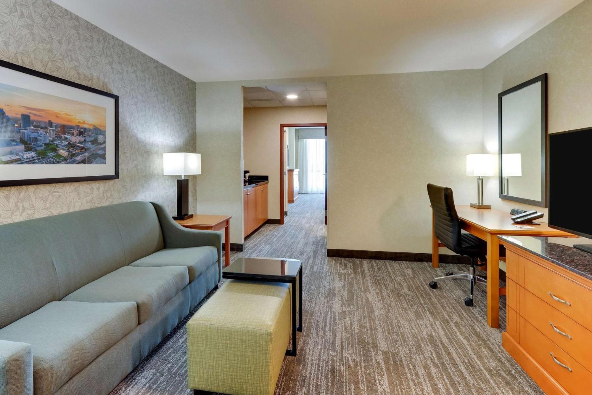 Queen Suite with Sofa Bed,1499900500:JPEG
