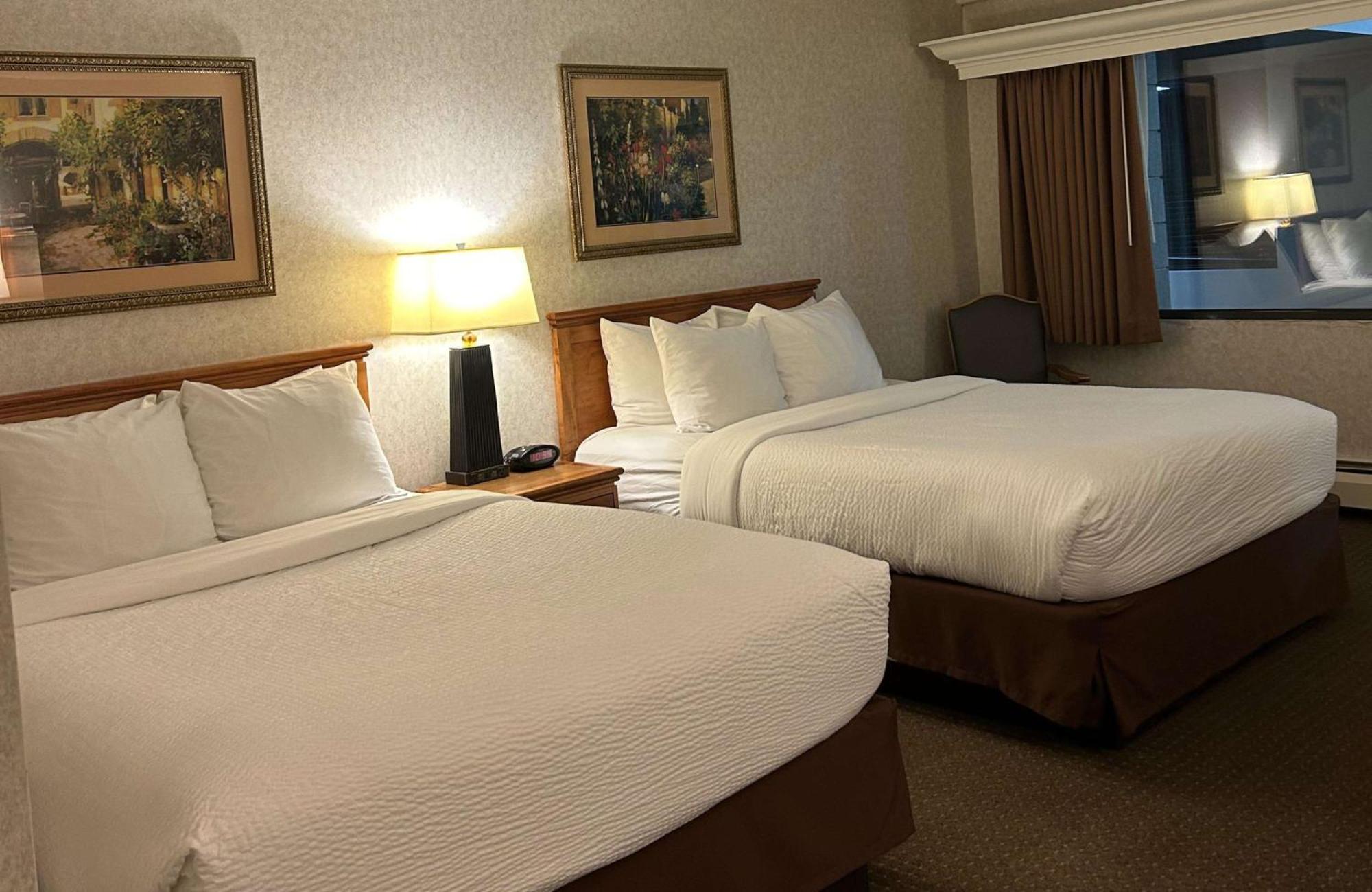 Queen Room with Two Queen Beds - Non Smoking,1500538498:JPEG