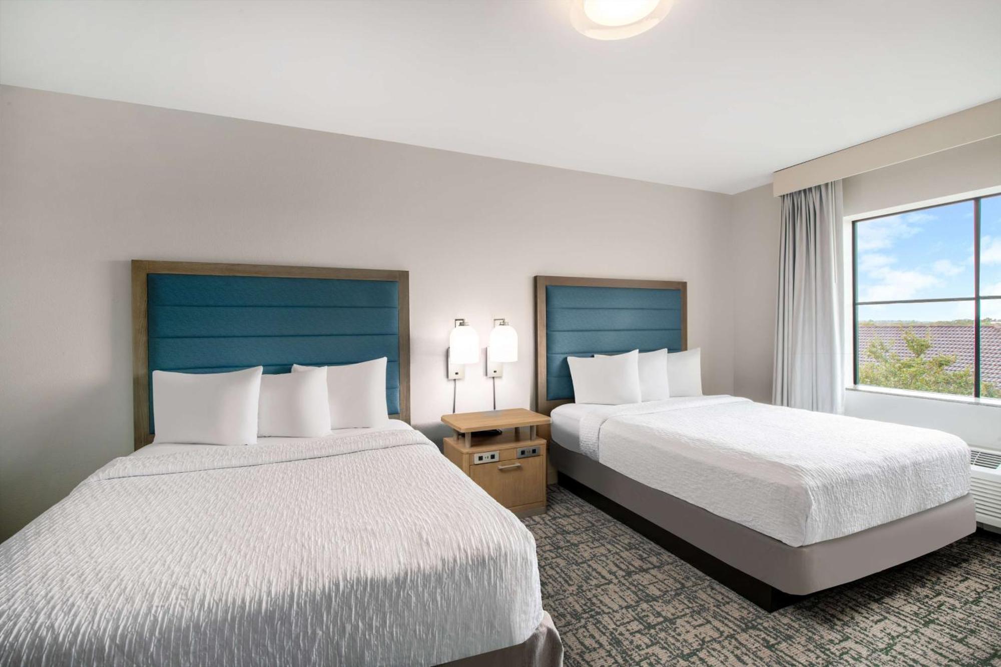 Two Bedroom Suite with One King and Two Queen Beds,1499166199:JPEG