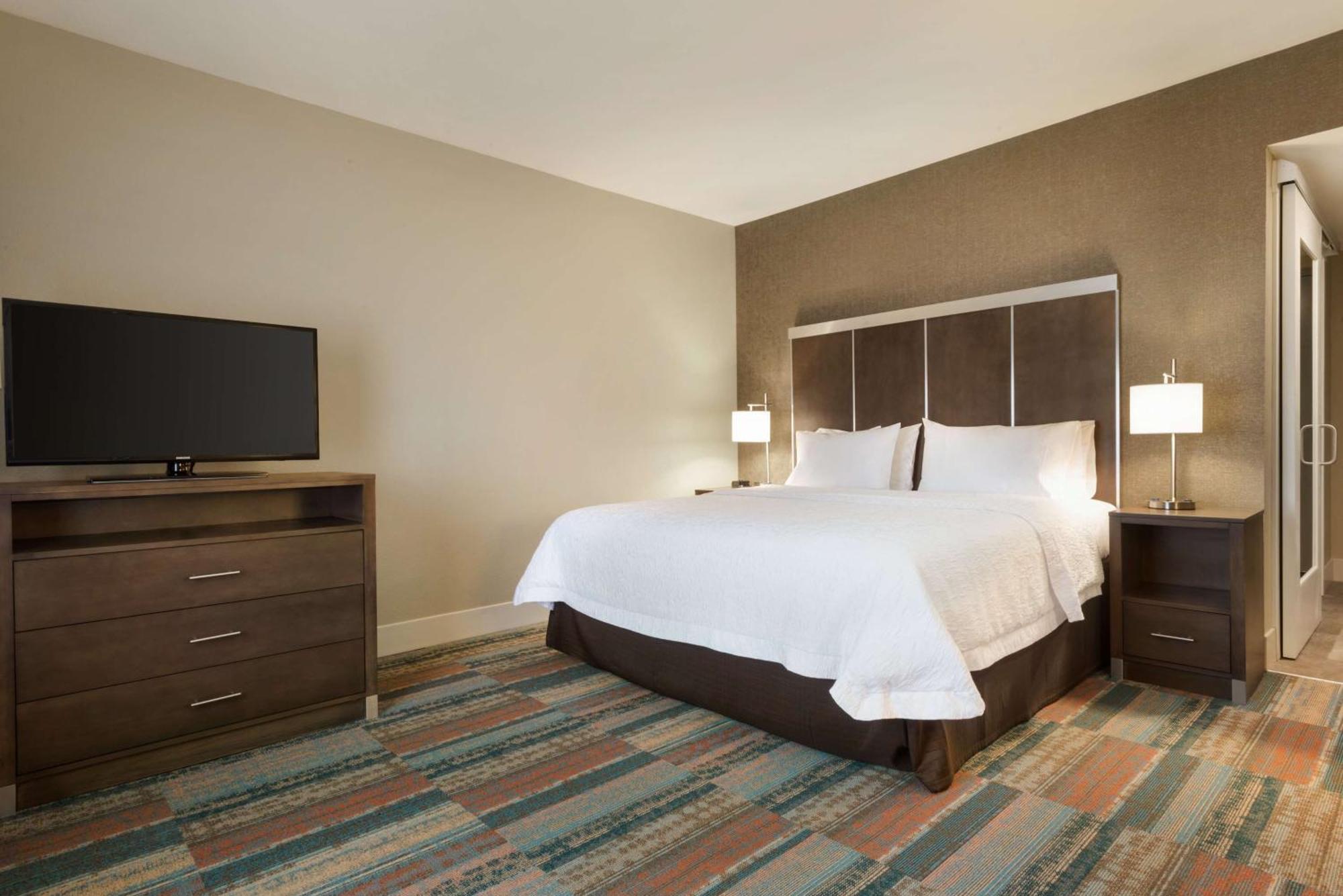 King Room with King Bed - Non-Smoking,1509589393:JPEG