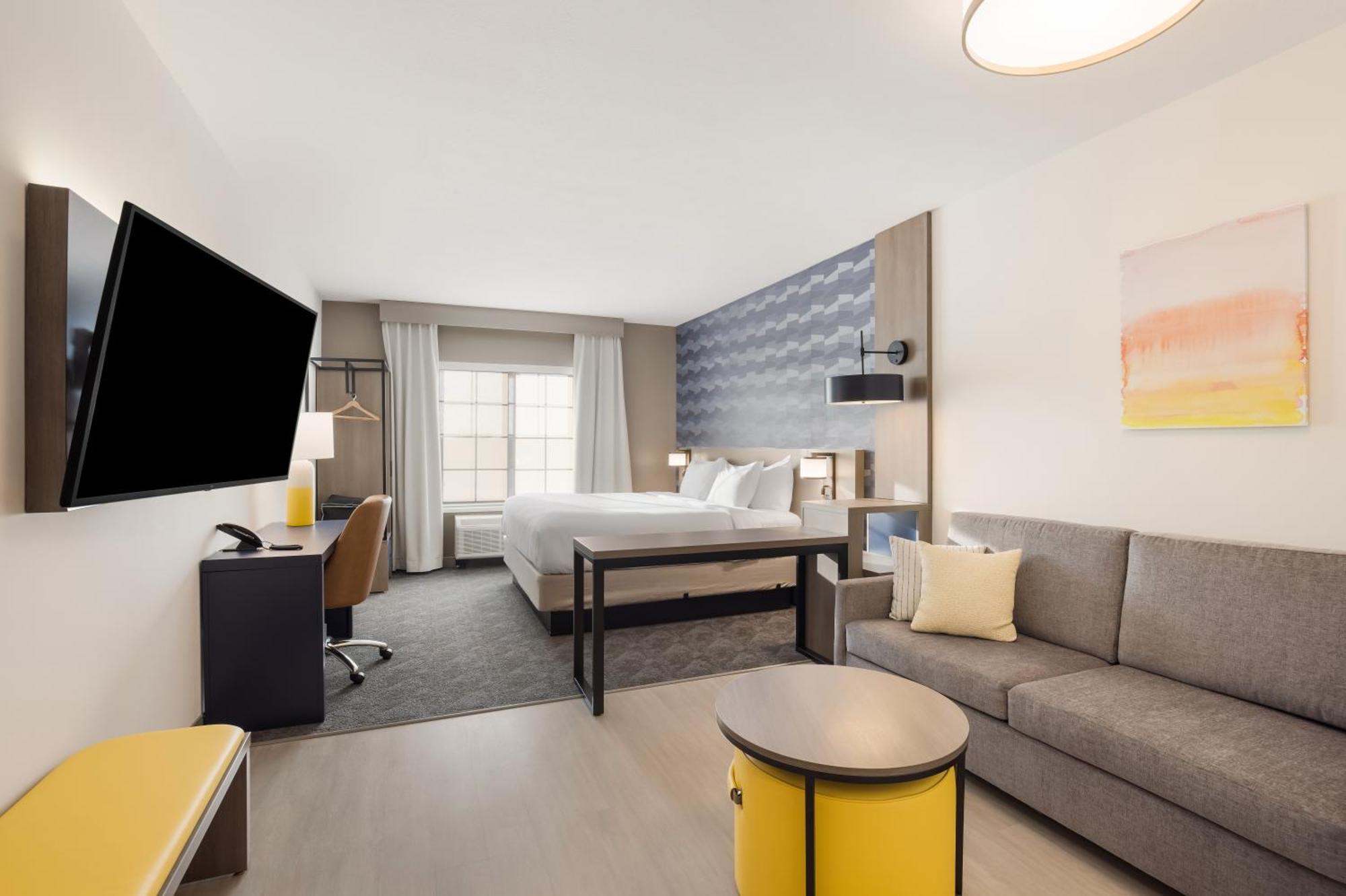 King Suite with Sofabed - Non Smoking/No Pets Allowed