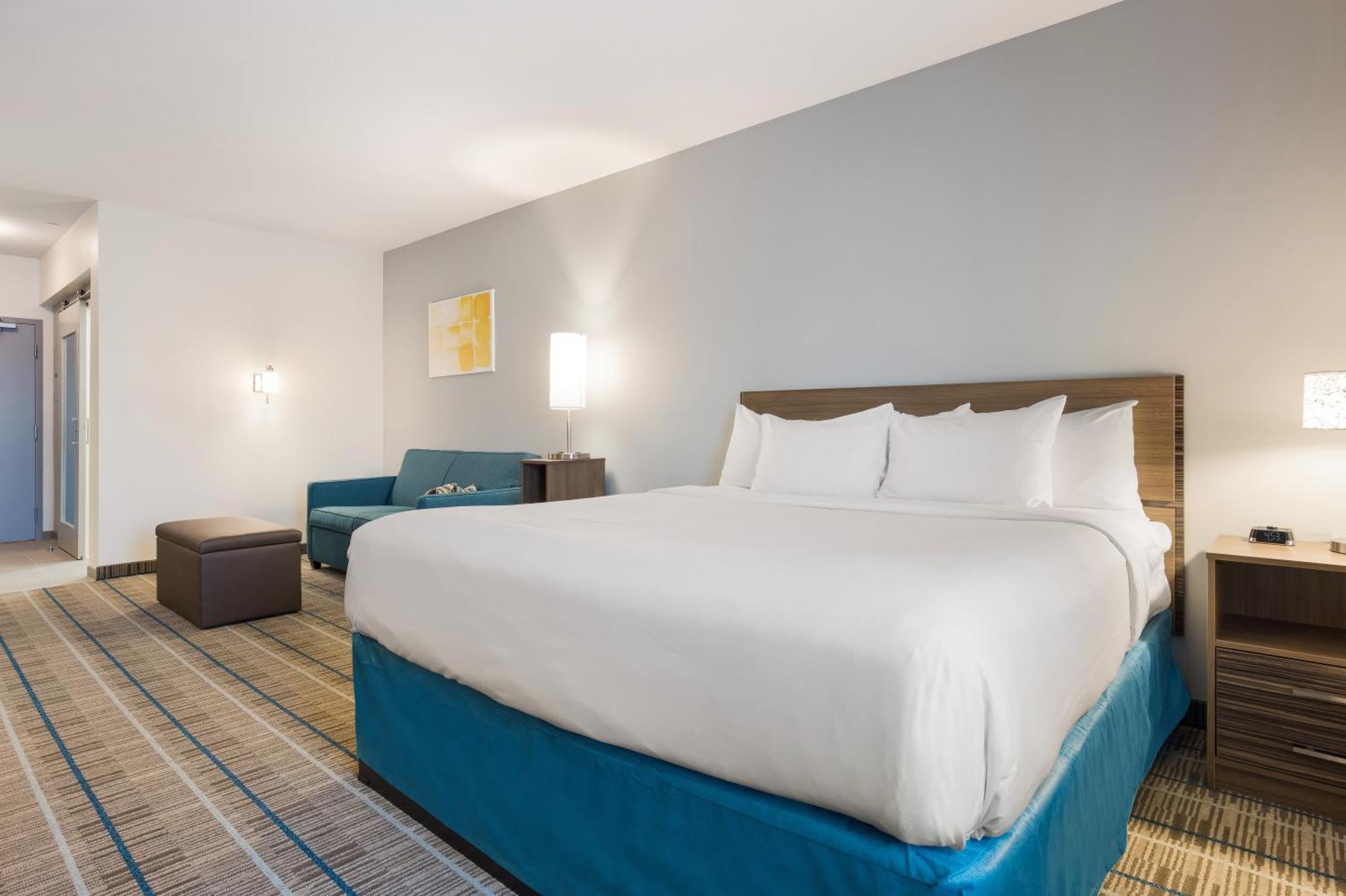 King Suite with Sofabed and Kitchenette - No Pets Allowed