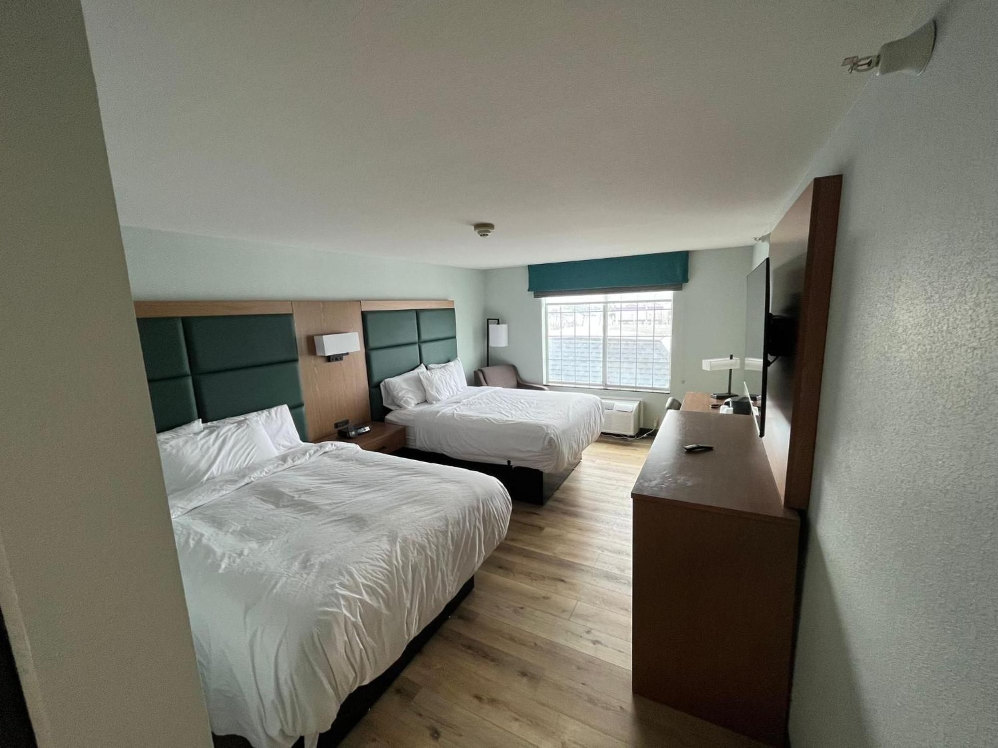 Queen Room with Two Queen Beds, Mobility Access and Bathtub with Grab Bars, Non-Smoking