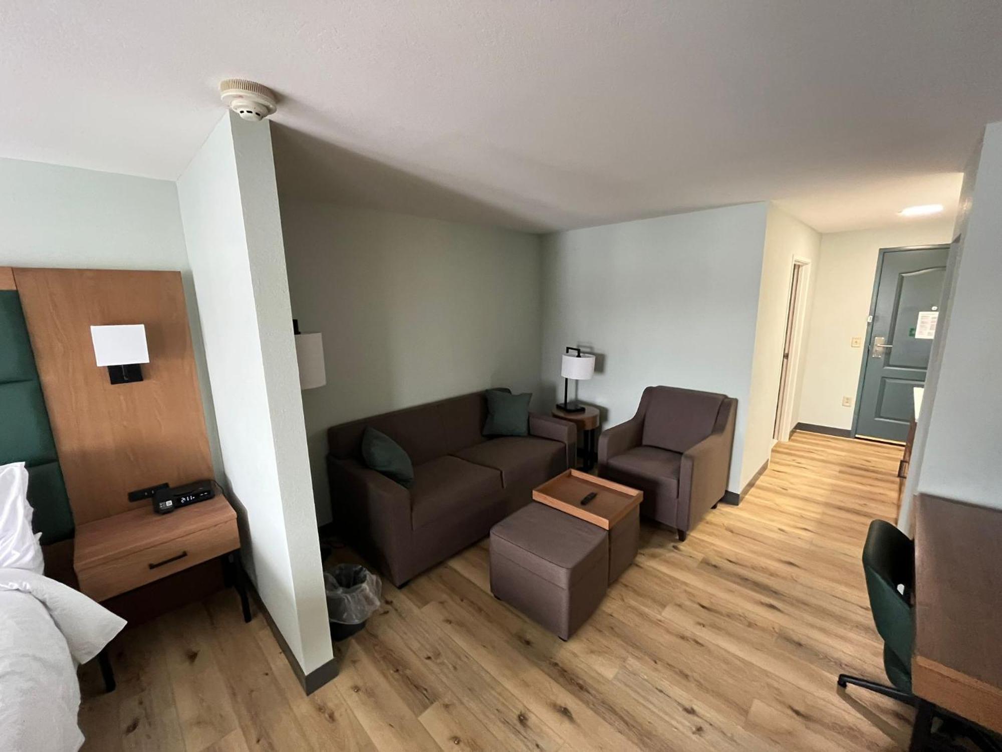 King Room with Mobility Access and Bathtub with Grab Bars, Non-Smoking