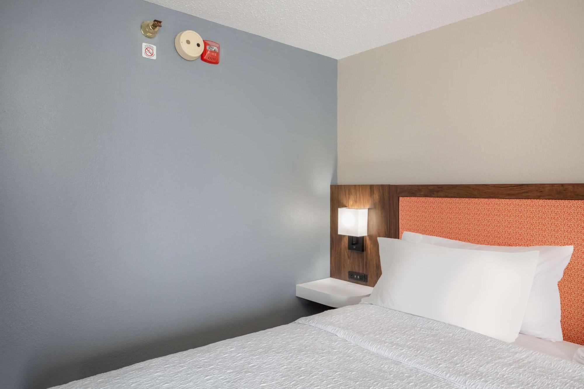 Queen Room with Two Queen Beds - Hearing Access/Non-Smoking,1531073167:JPEG