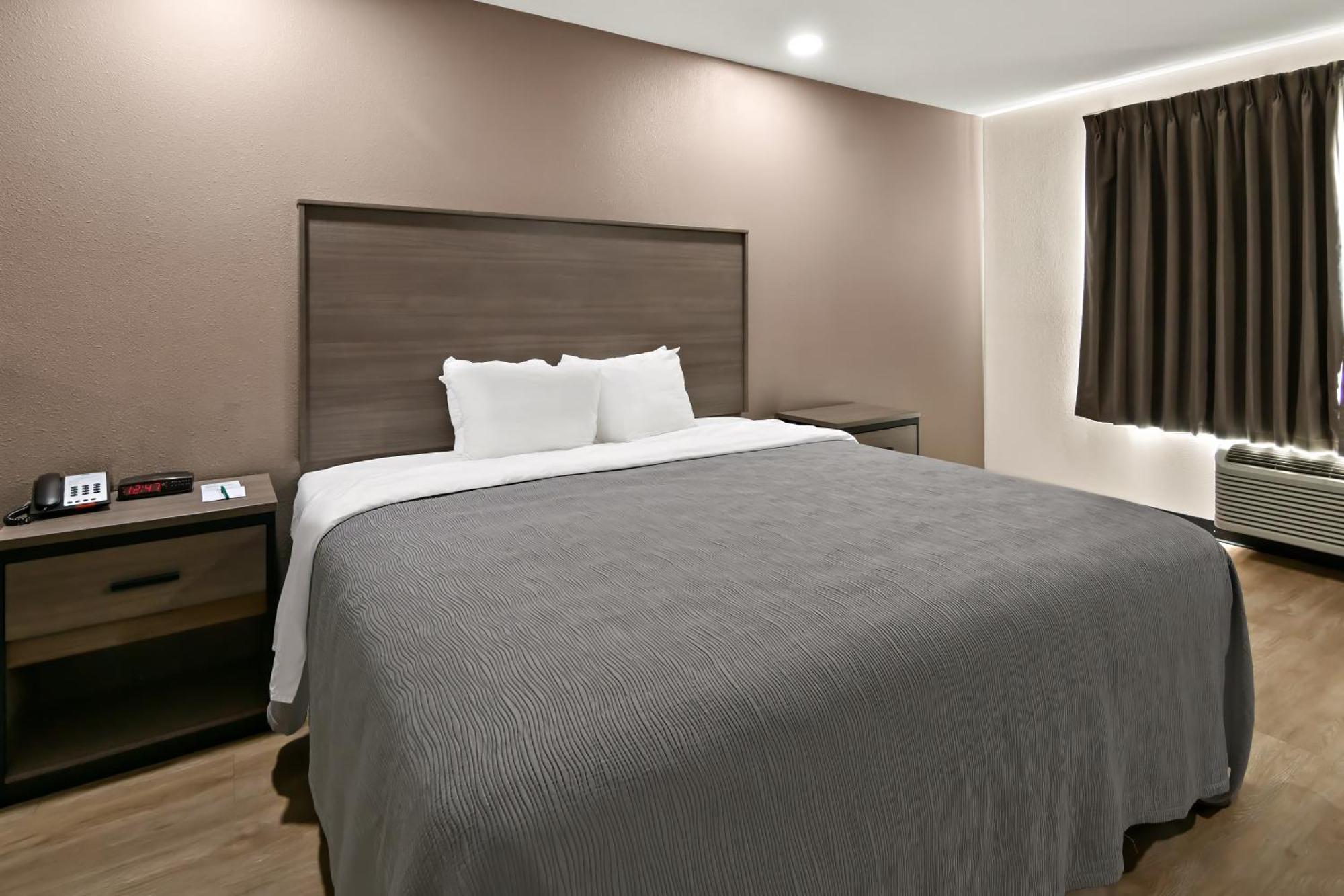 King Room - Disability Access/Non Smoking/Ground floor/Exterior Corridor
