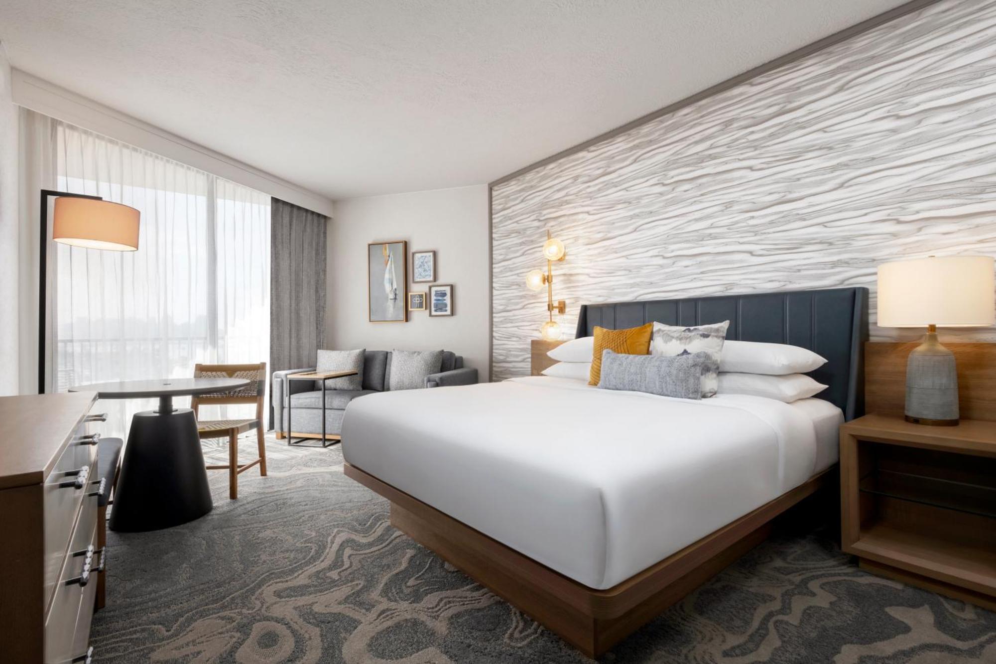1 King Bed, Marina Tower, Traditional Guest Room