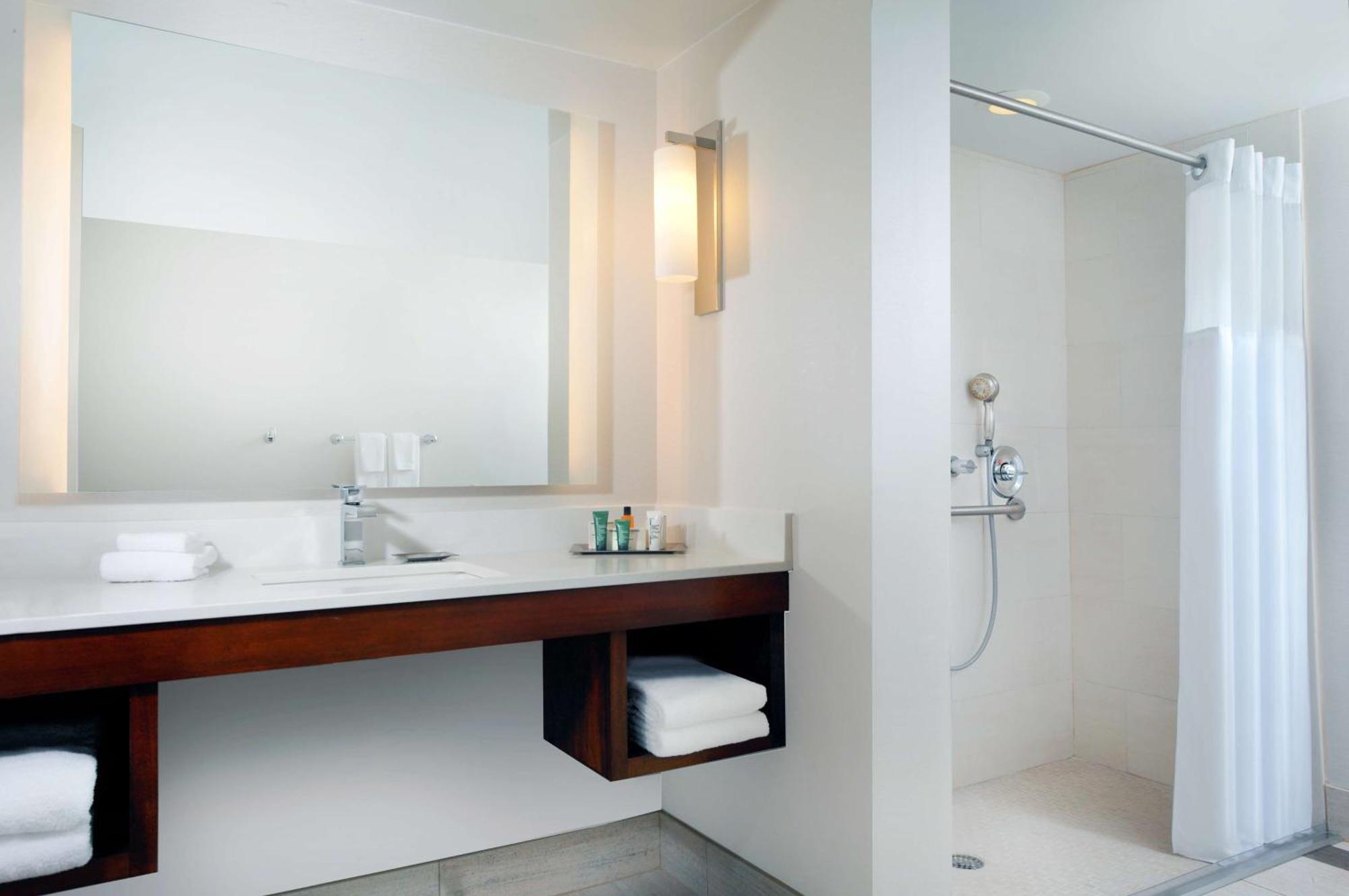 King Room - Hearing Access,1538603986:JPEG