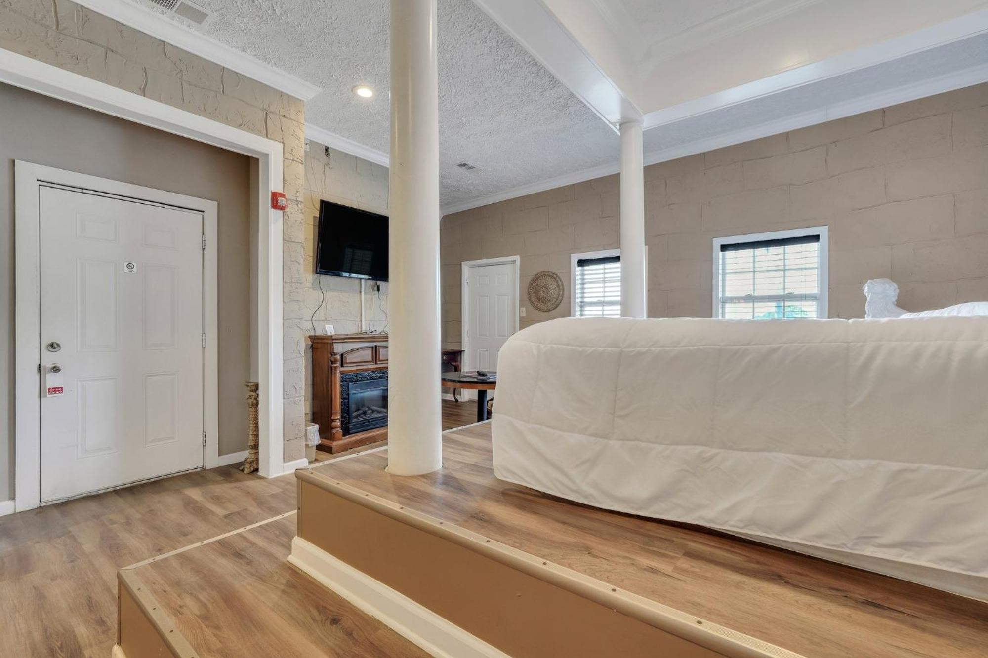 Penthouse with Balcony,1539015370:JPEG