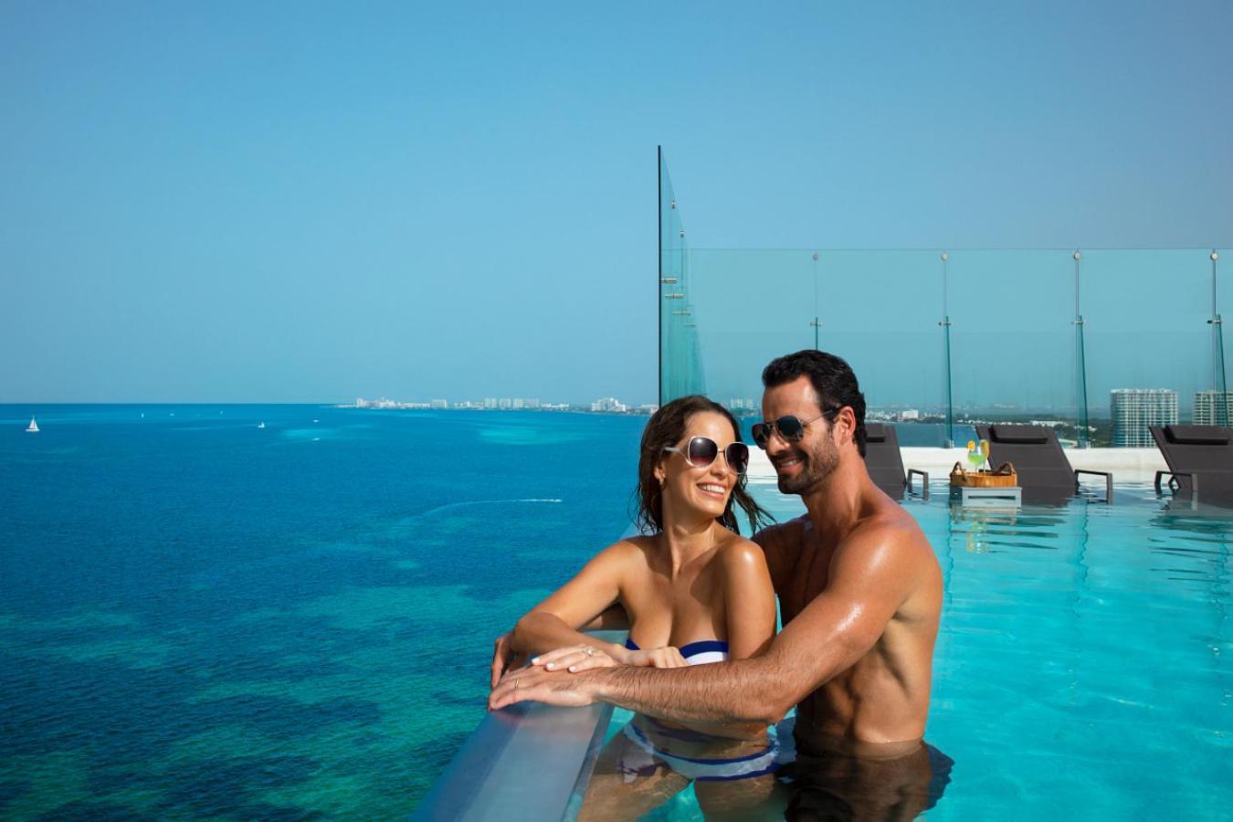 Preferred Club Corner Suite Ocean View King
