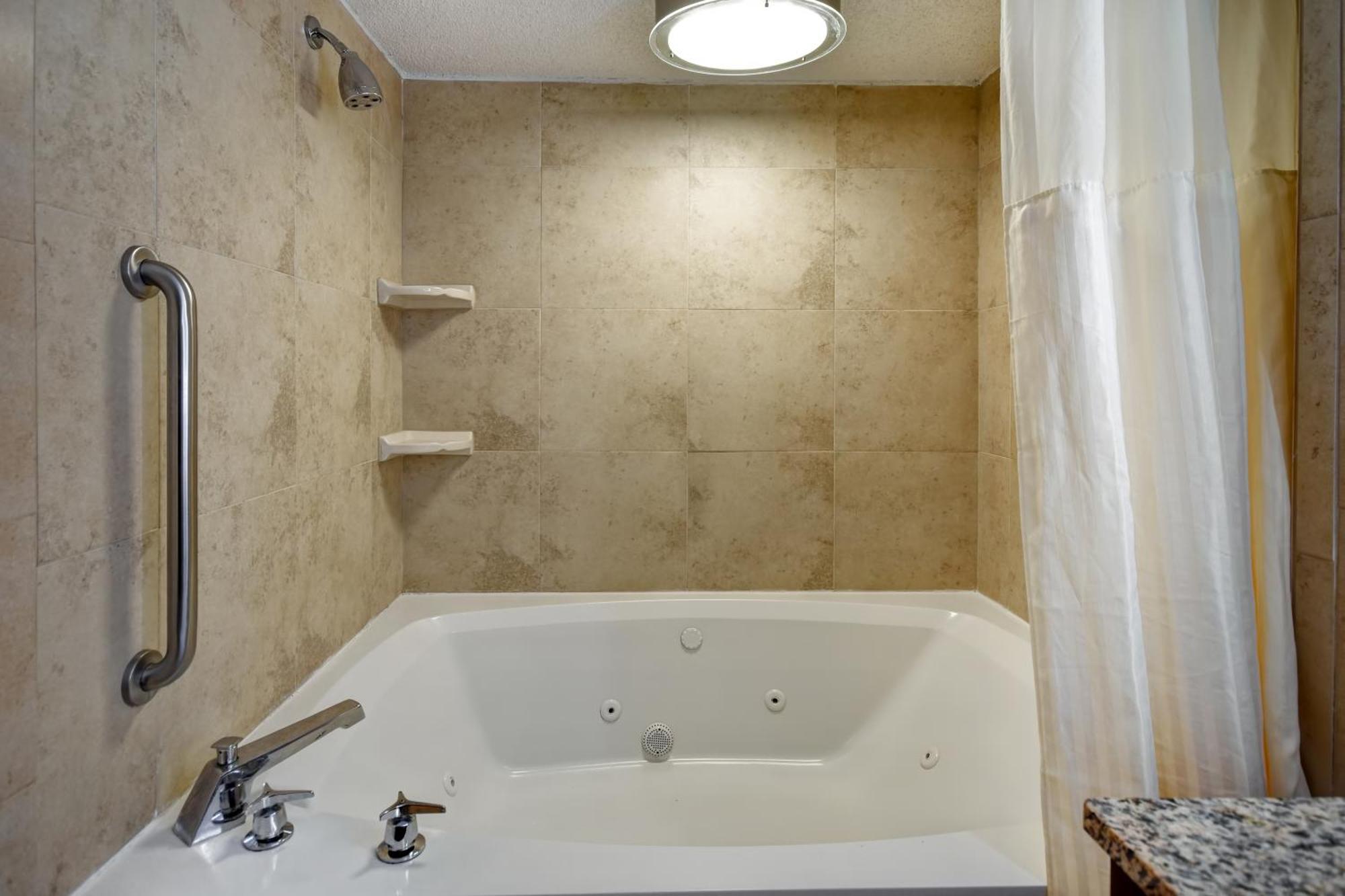 King Suite with Whirlpool - Non-Smoking,1540749973:JPEG
