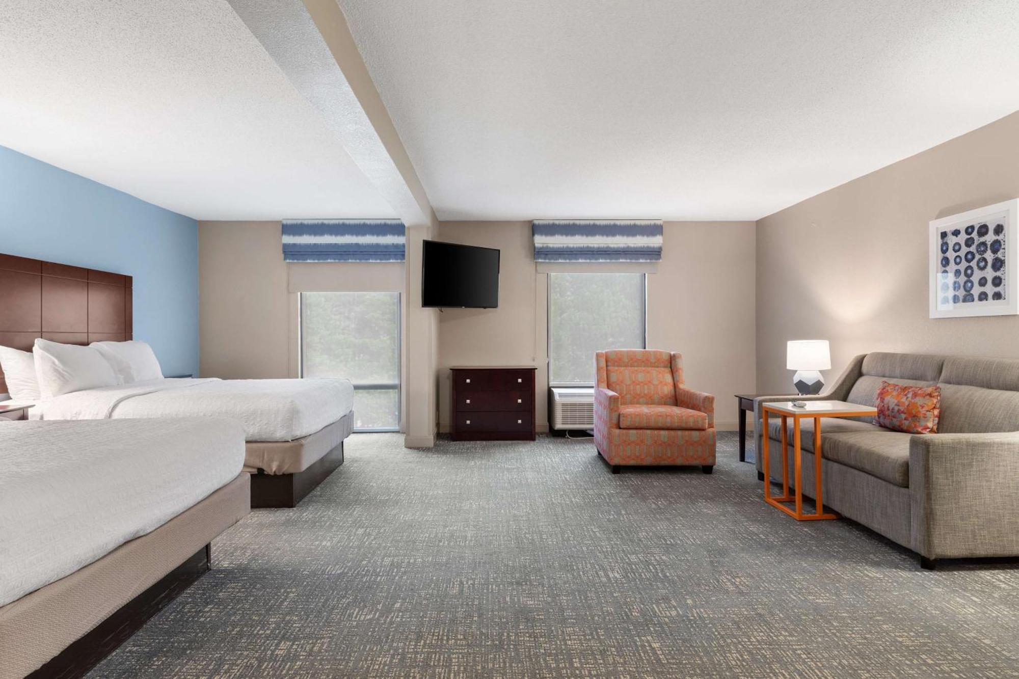 One-Bedroom Queen Suite with Two Queen Beds - Non-Smoking