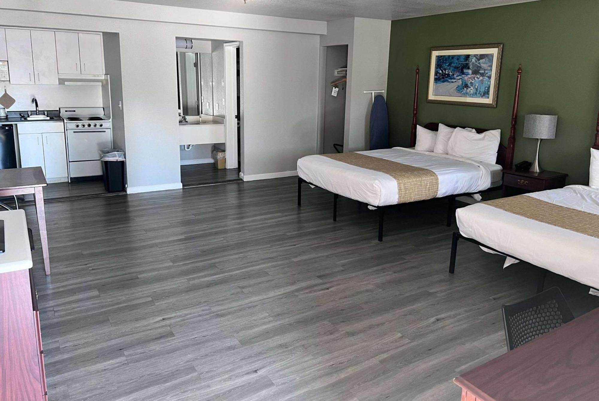 Queen Room with Two Queen Beds and Kitchenette - Non-Smoking,1543511899:JPEG