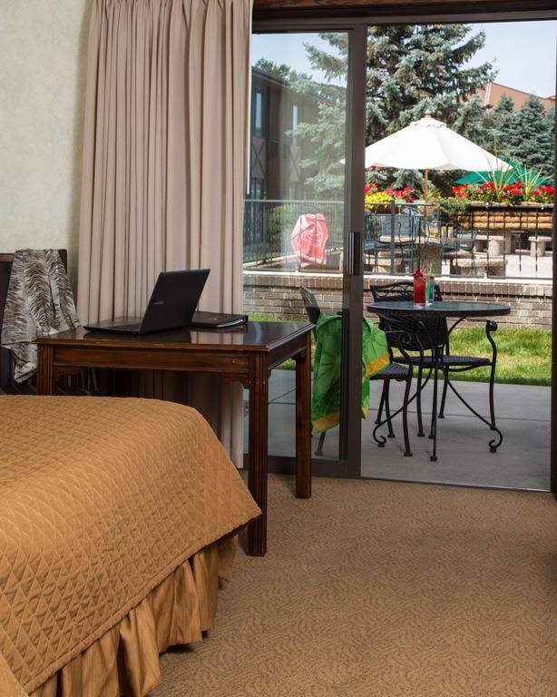 Queen Room with Two Queen Beds - Top Floor