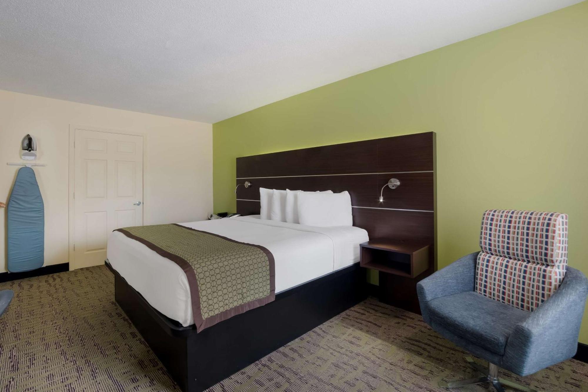 King Room with Roll-in Shower - Disability Access/Non-Smoking