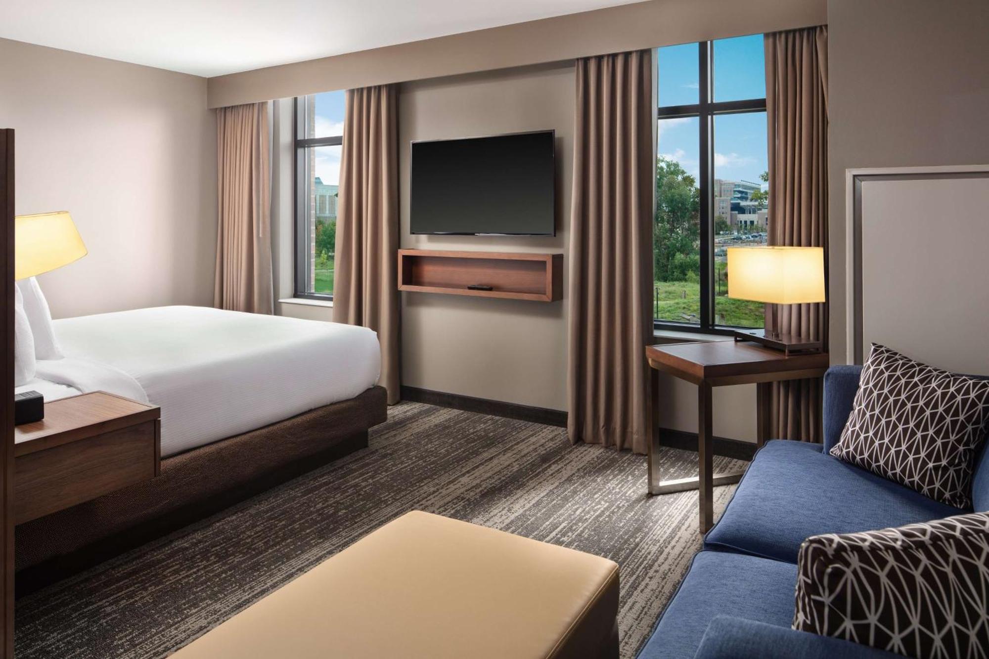 King Studio Suite with Roll-In Shower