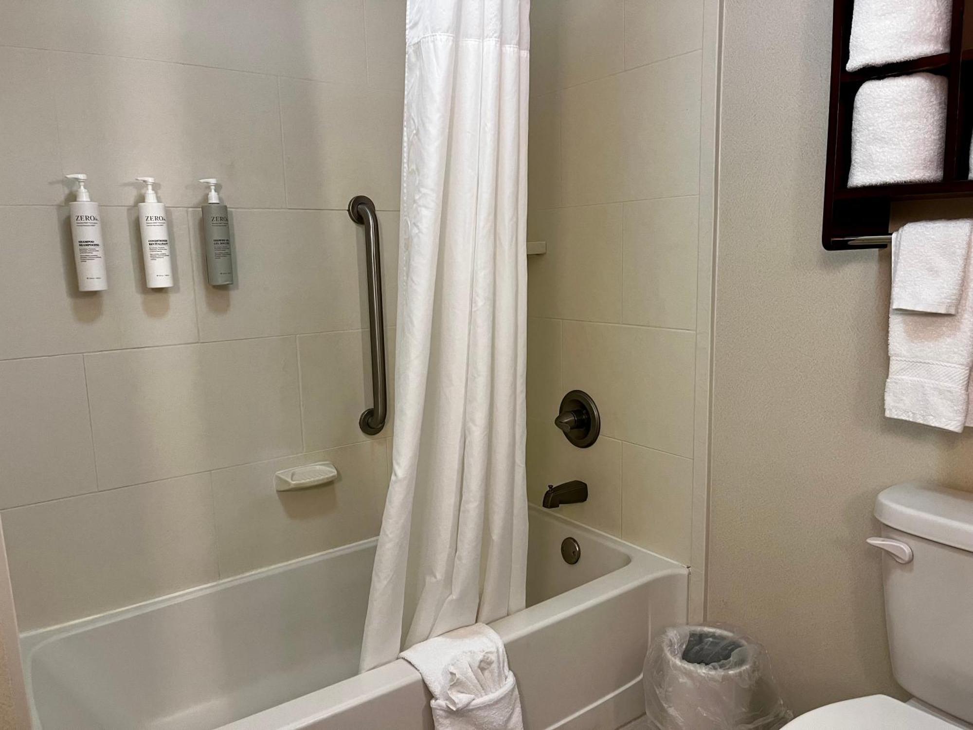 Room with Two Queen Beds - Non-Smoking
