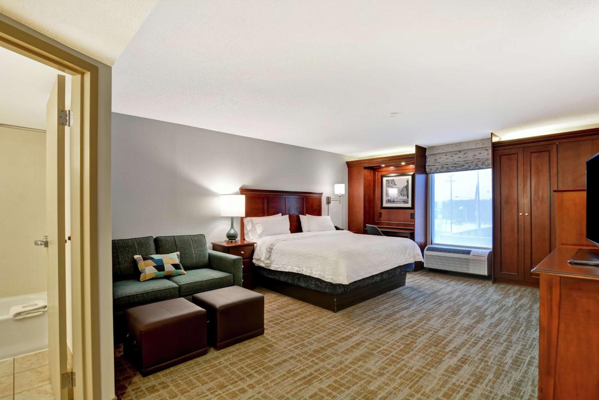 Deluxe King Room - Non-Smoking,1278276736:JPEG