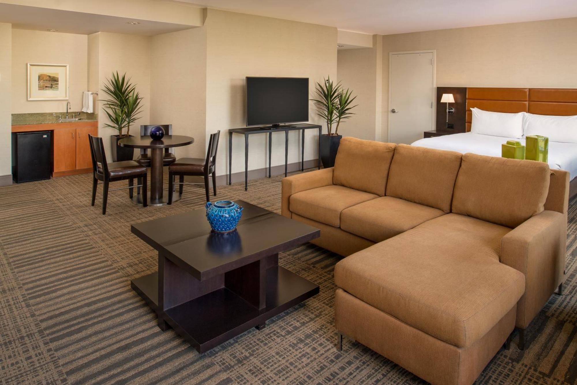 King Junior Suite with Park View,1549017430:JPEG
