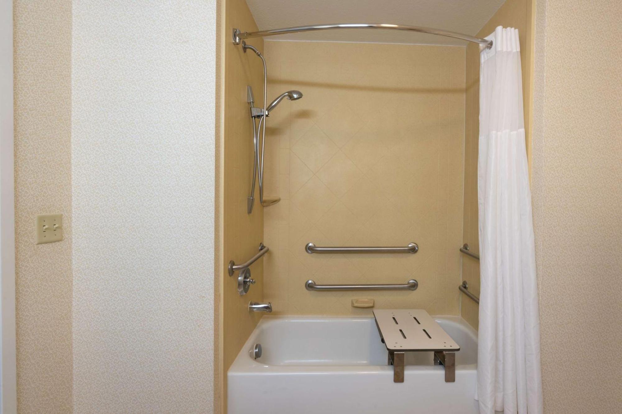 Queen Room with Two Queen Beds - Mobility Access/Non-Smoking