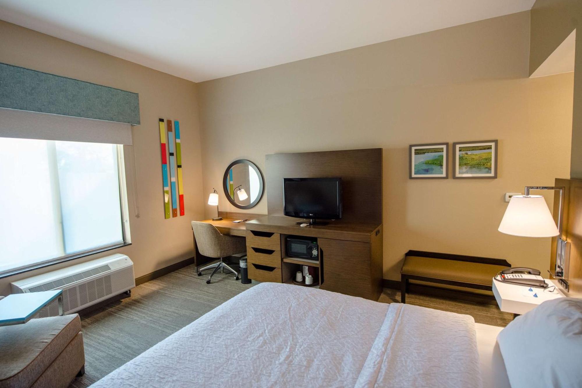 King Room with King Bed - Non-Smoking