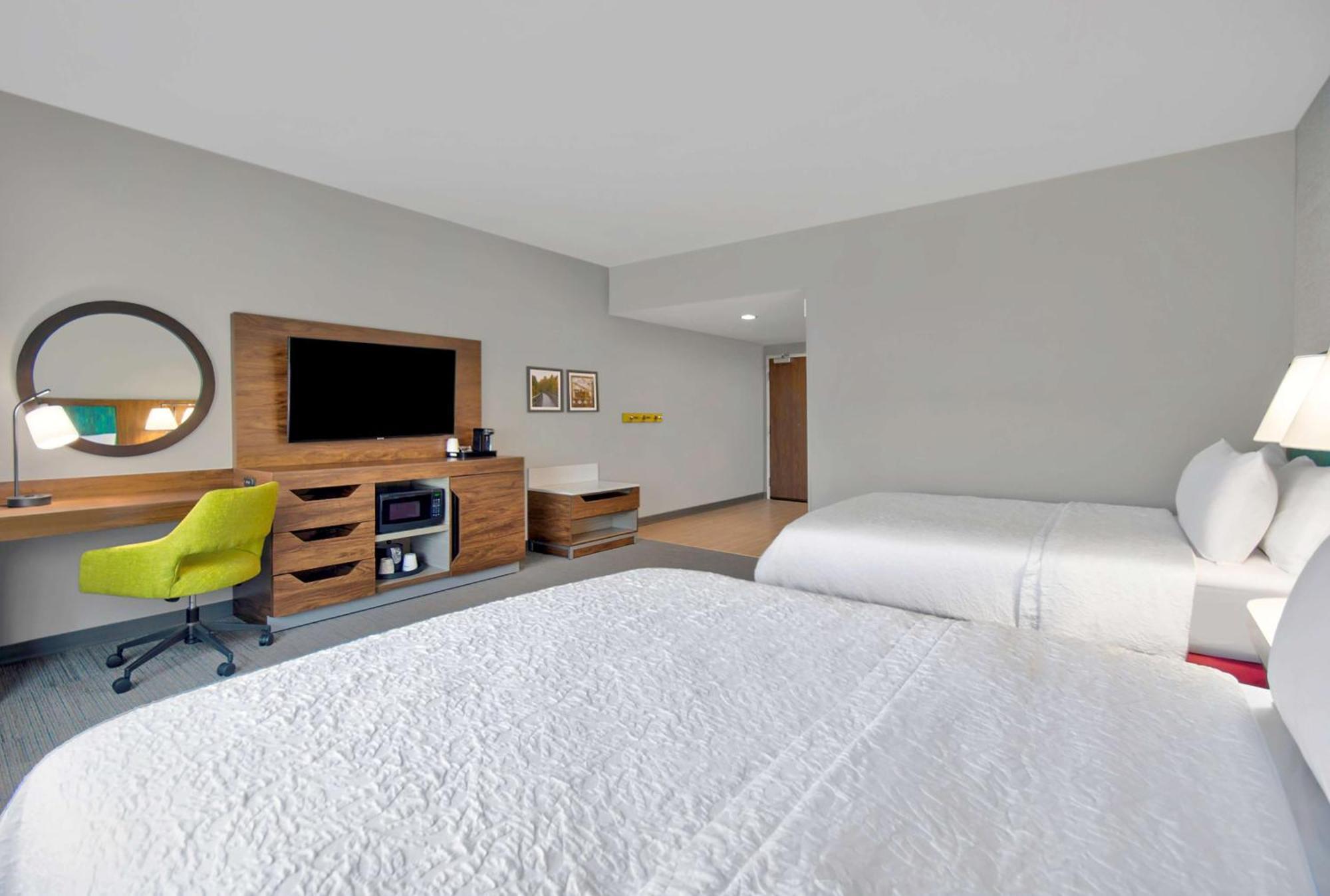 Queen Room with Two Queen Beds - Hearing Access/Non-Smoking,1551372811:JPEG
