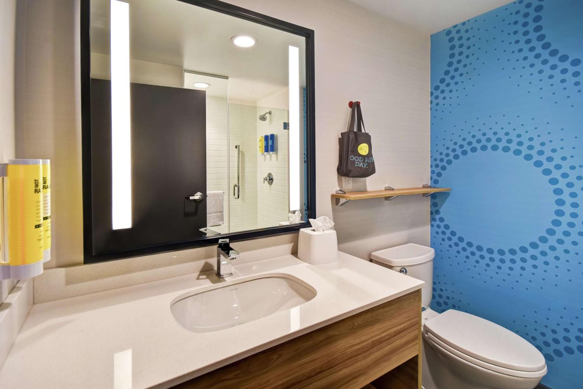 King Room,1551375127:JPEG