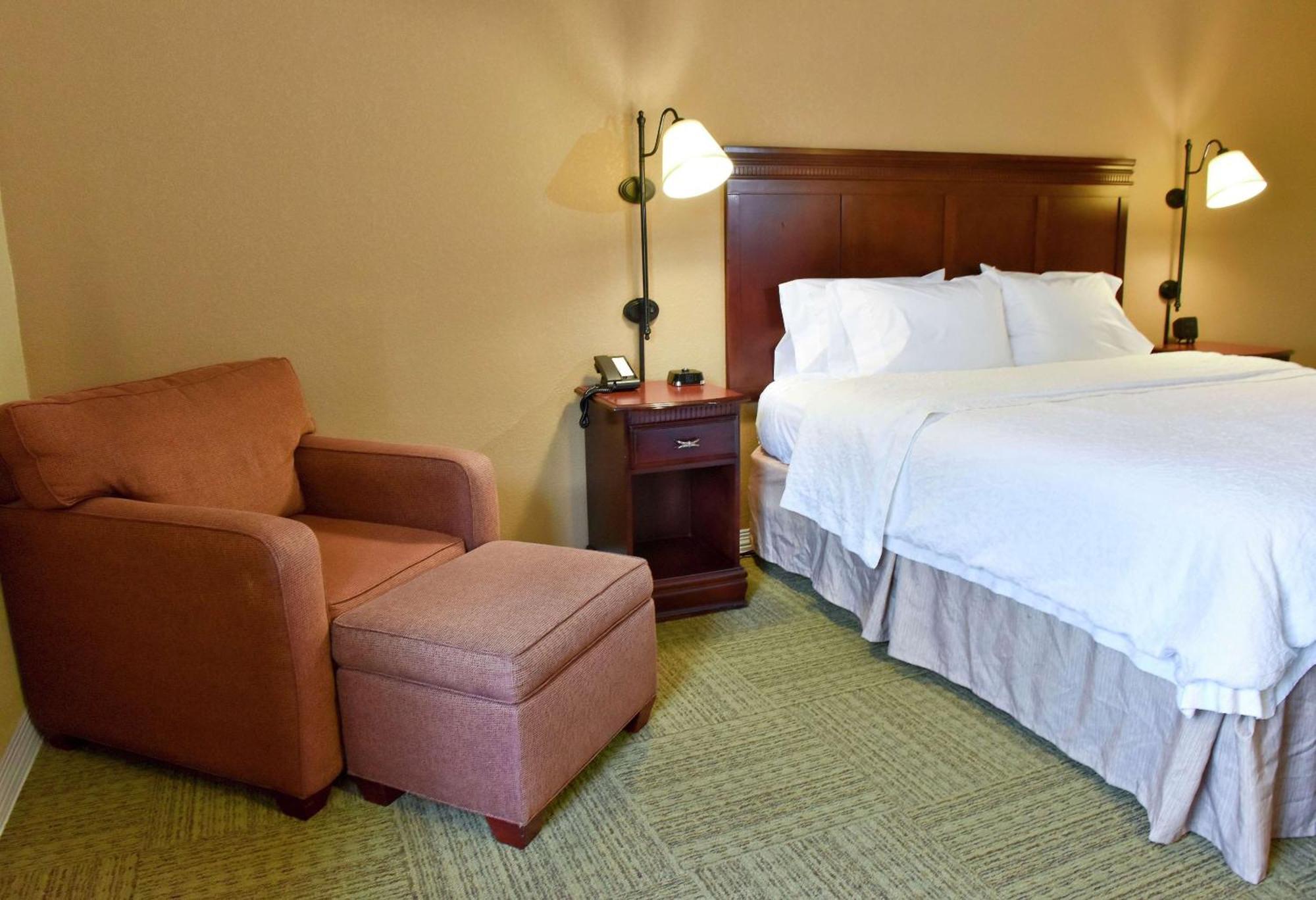 King Room with King Bed - Non-Smoking,1551490117:JPEG
