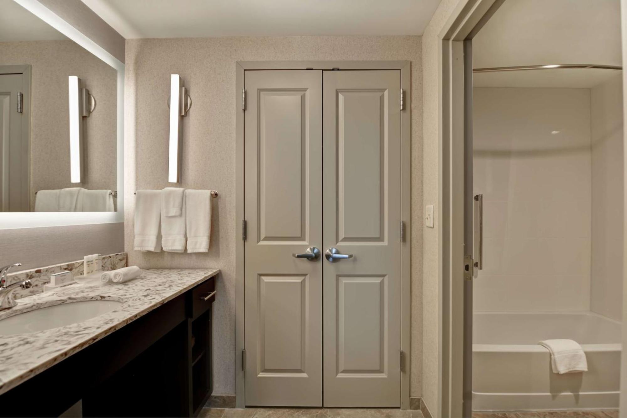 Two-Bedroom Suite - Non-Smoking,1551500185:JPEG