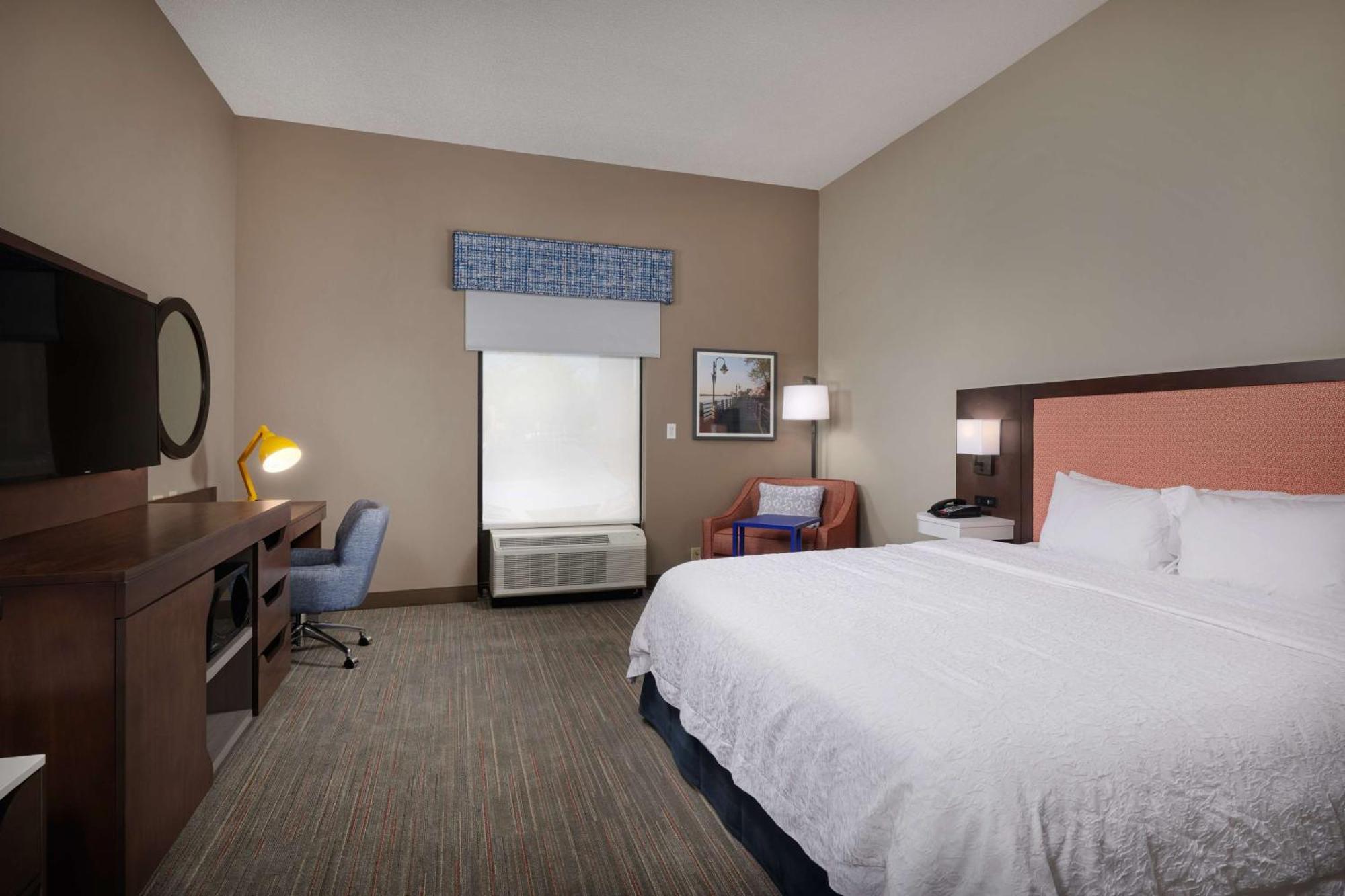 King Room with Roll-In Shower - Mobility Access/Non-Smoking,1551647704:JPEG