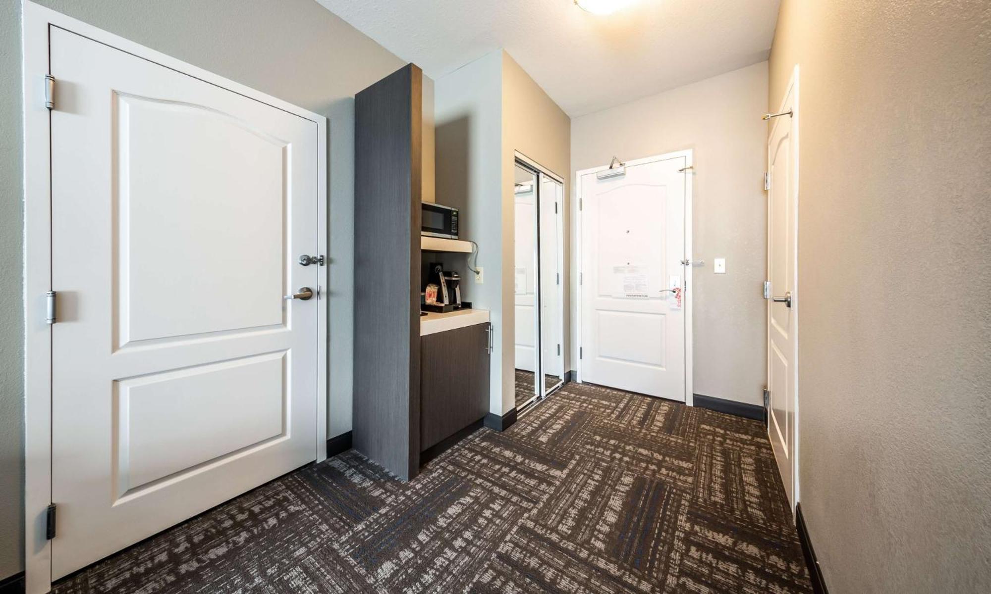 King Room with Bath Tub - Mobility Access