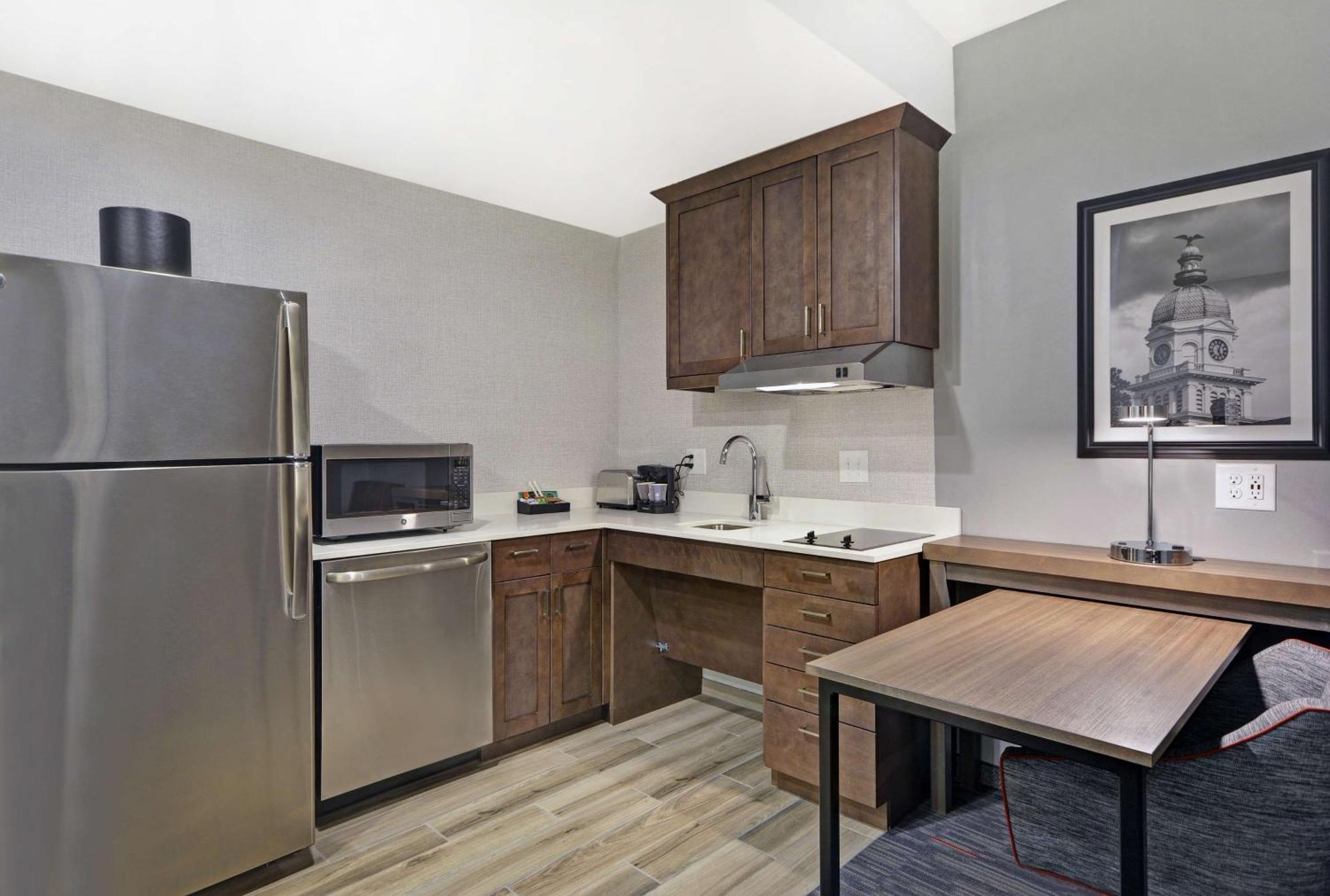 King Suite - Mobility Accessible/Non-Smoking