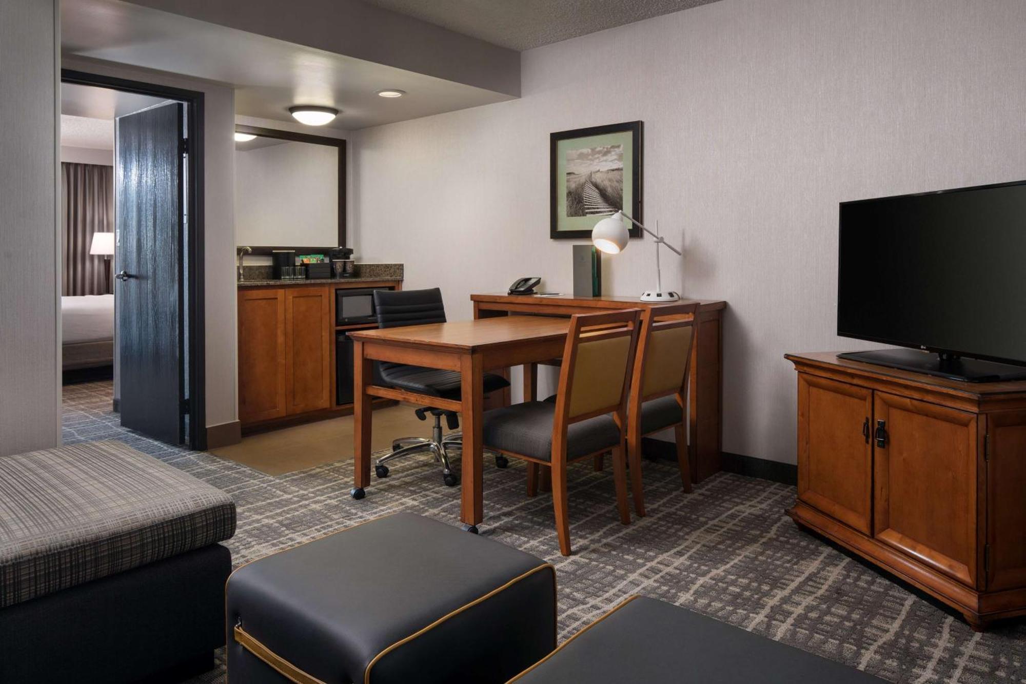 Two-Room King Suite - Non-Smoking,1551977761:JPEG