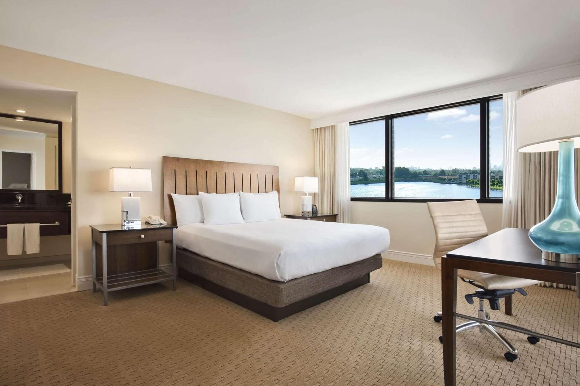 One-Bedroom Suite with Balcony,1552119586:JPEG