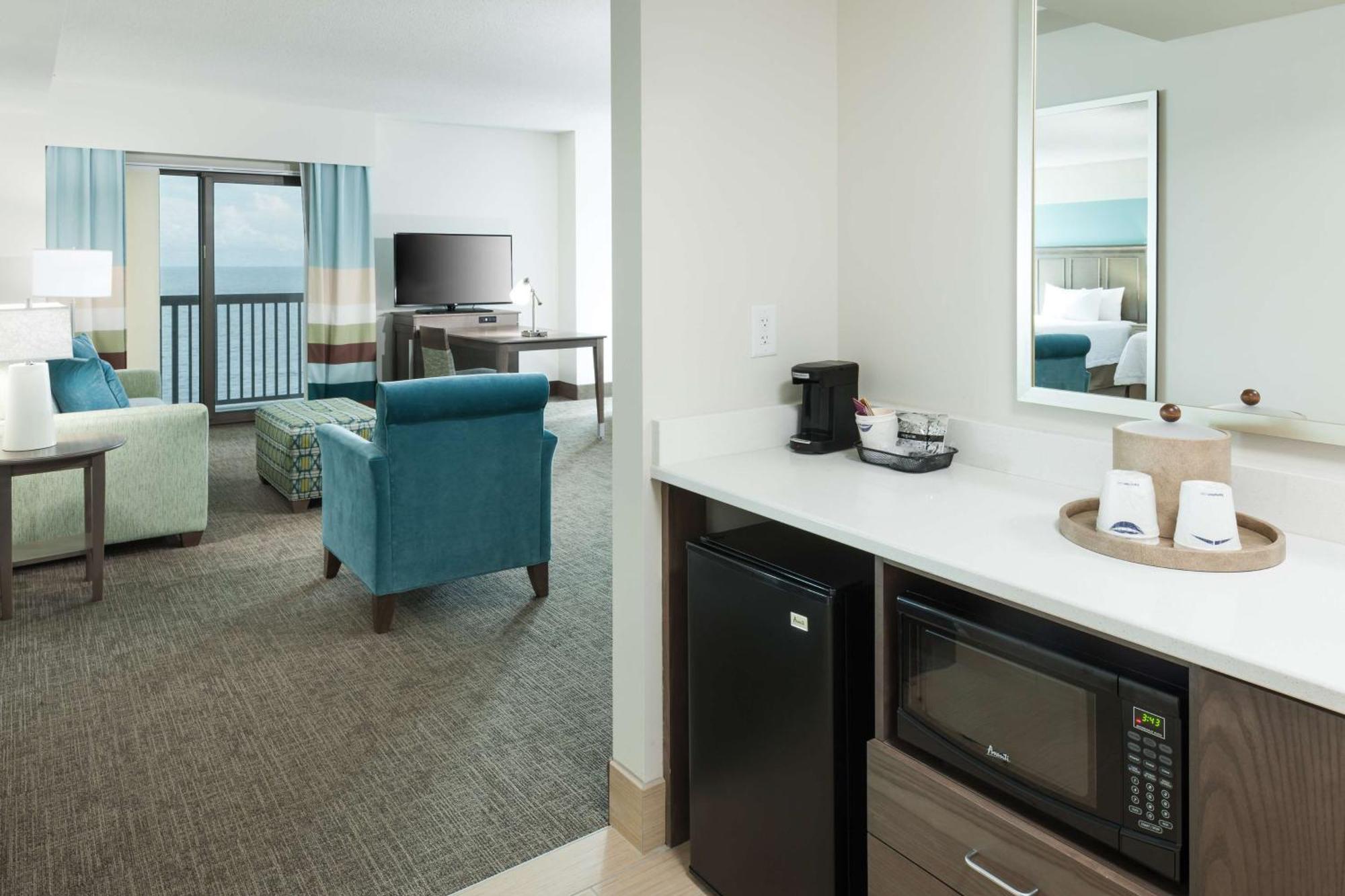 Queen Suite Oceanfront with Two Queen Beds and Balcony