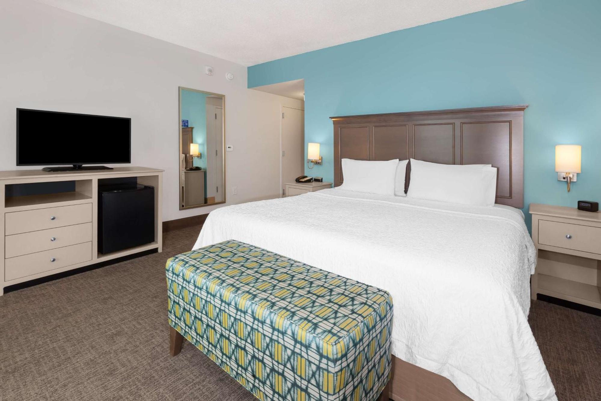 King Room with Balcony - Ocean Front/Hearing Accessible