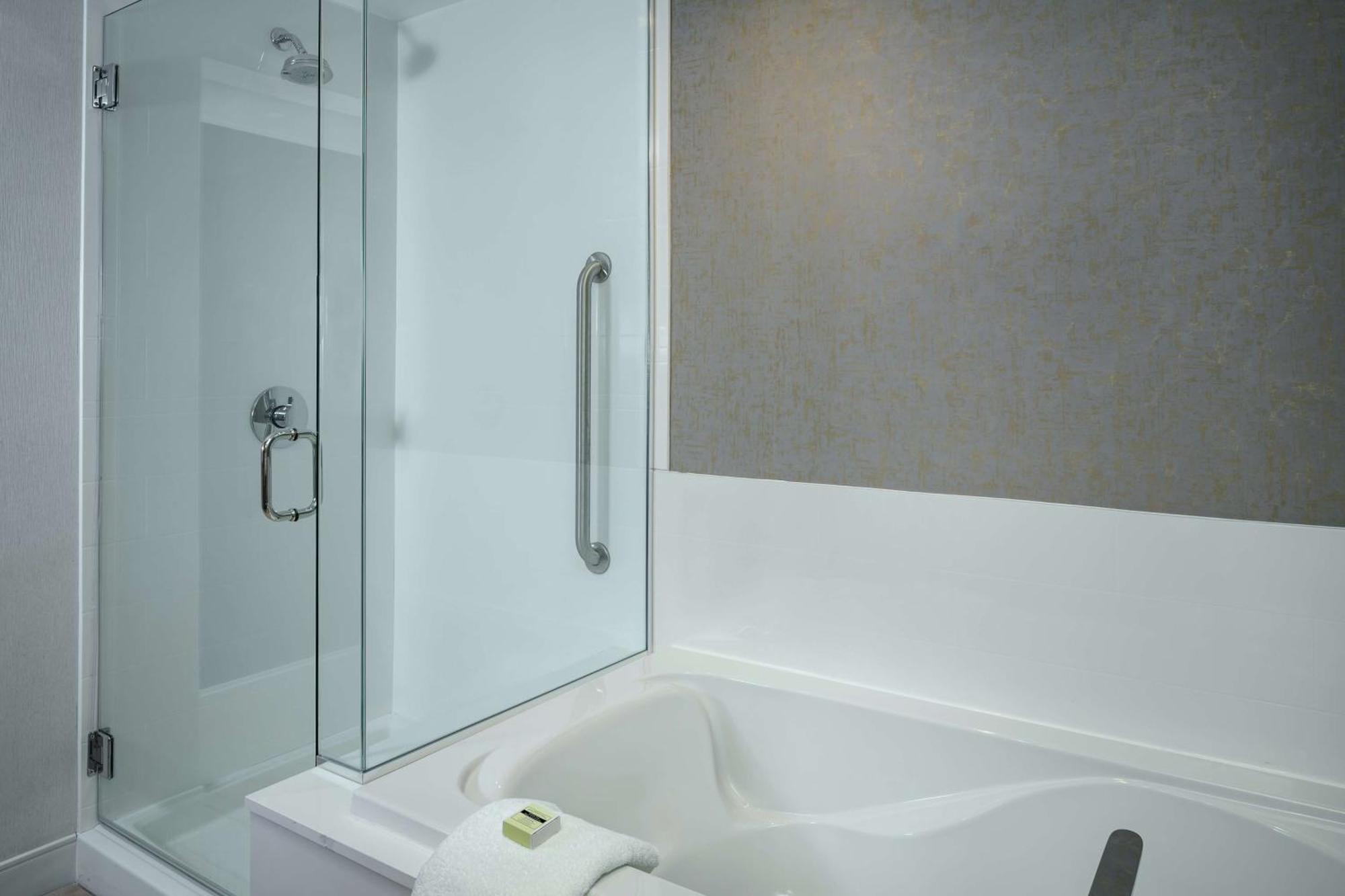 One-Bedroom King Suite,1552140787:JPEG