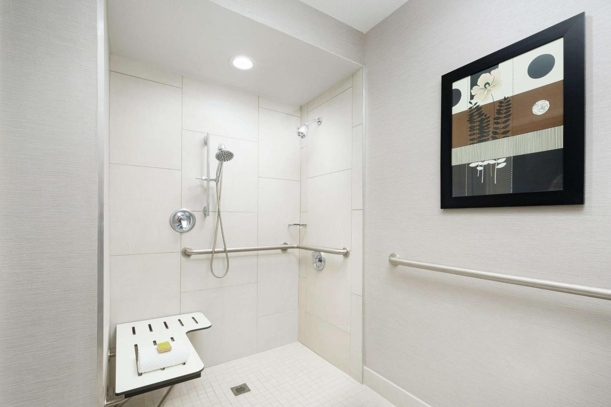 Queen Room with Two Queen Beds and Roll-In Shower - Mobility Access