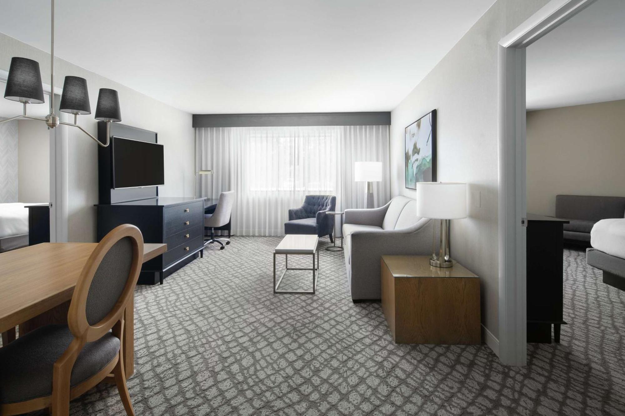 Two-Bedroom Suite One King Bed Full Kitchen,1552173121:JPEG