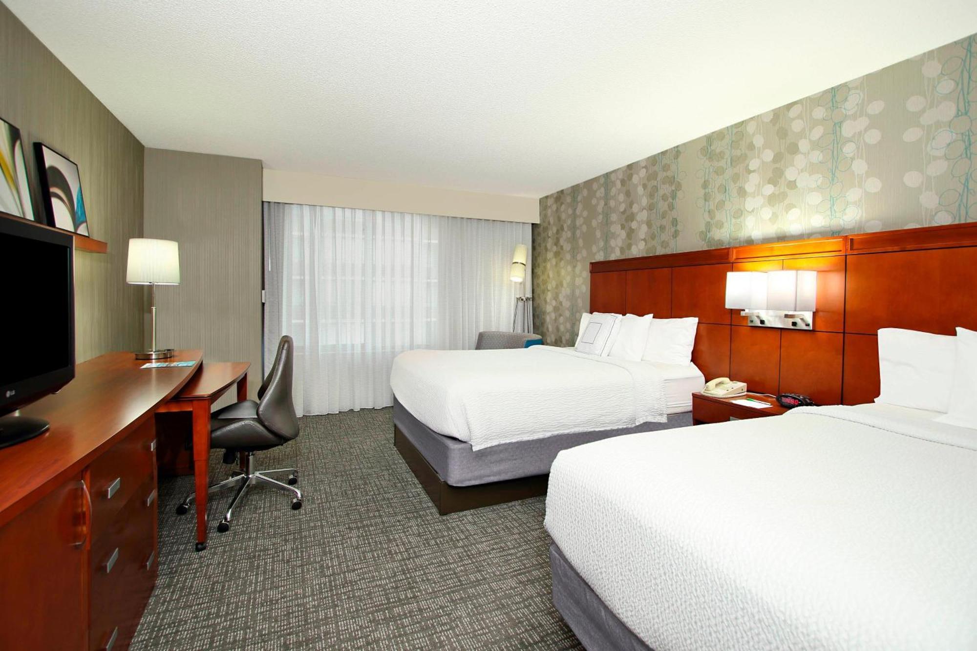 Queen Room with Two Queen Beds - Hearing Accessible