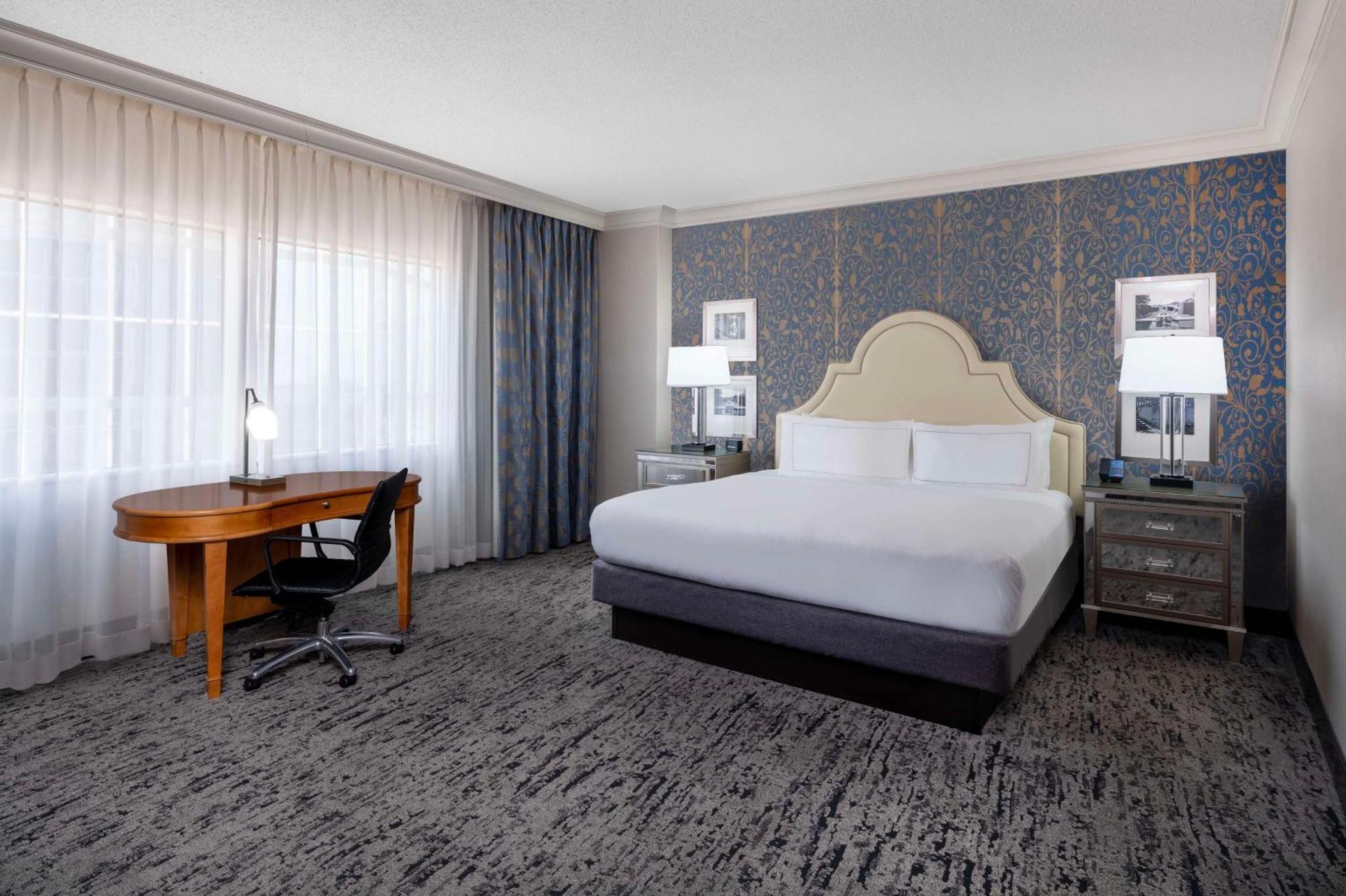 Deluxe King Room,1552335874:JPEG