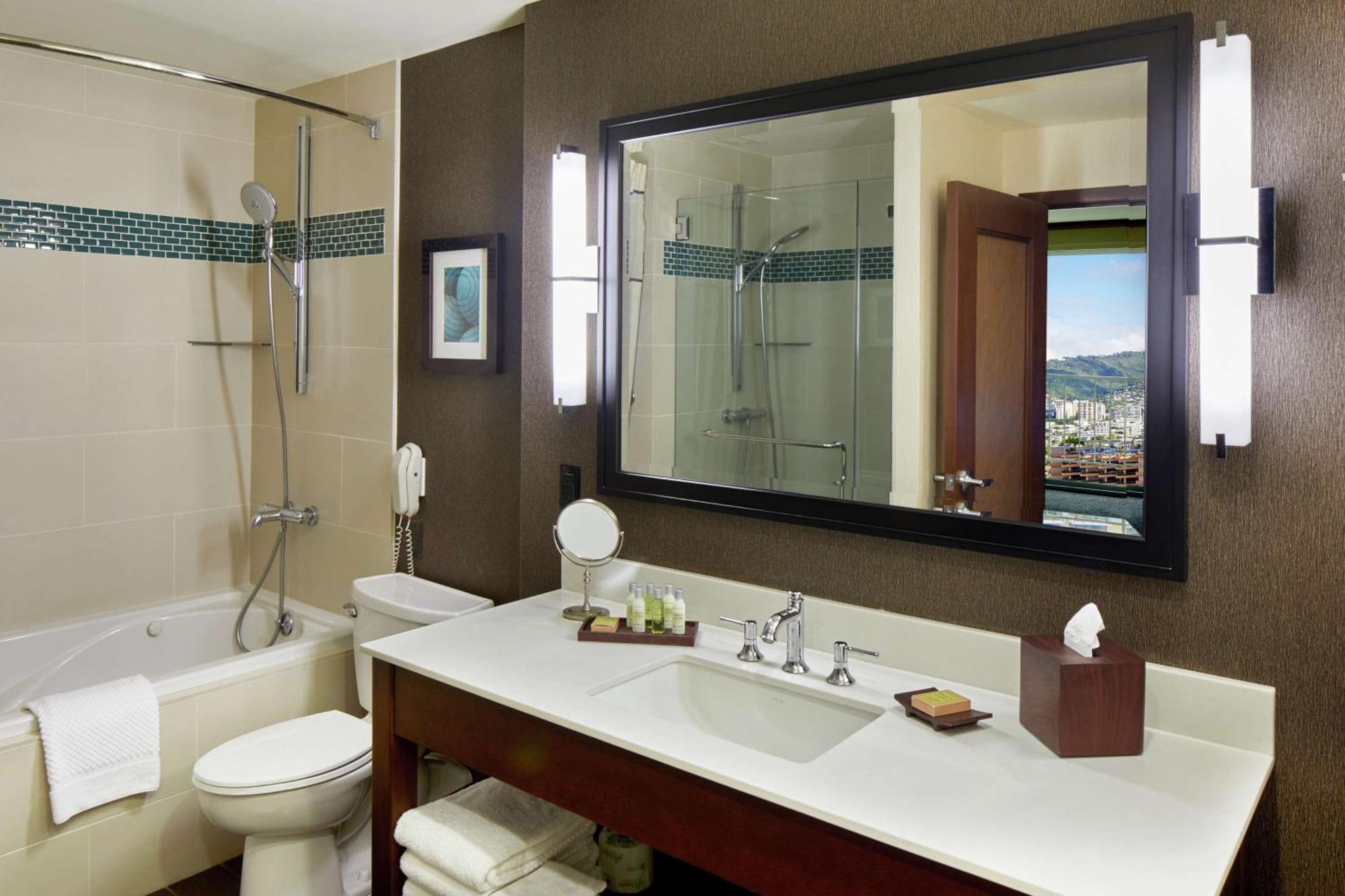One Bedroom Kalia Suite King Bed with Partial Ocean View