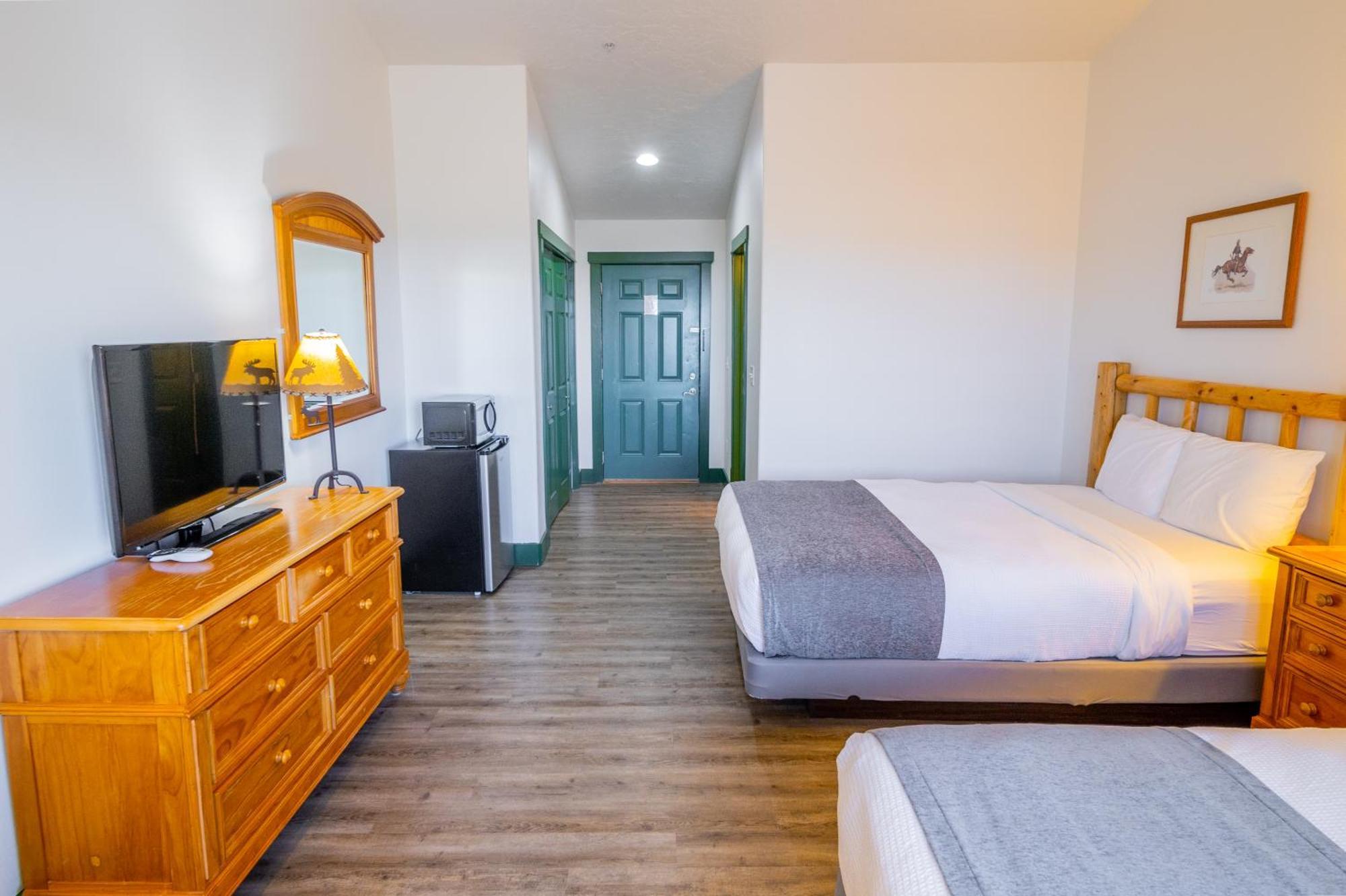 Queen Room with Two Queen Beds,1554067783:JPEG