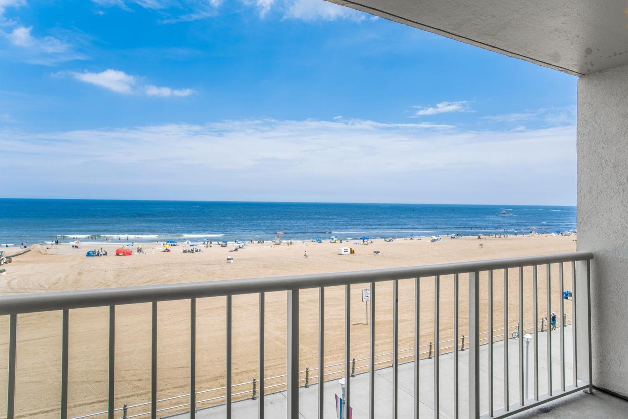 Deluxe Oceanfront Studio