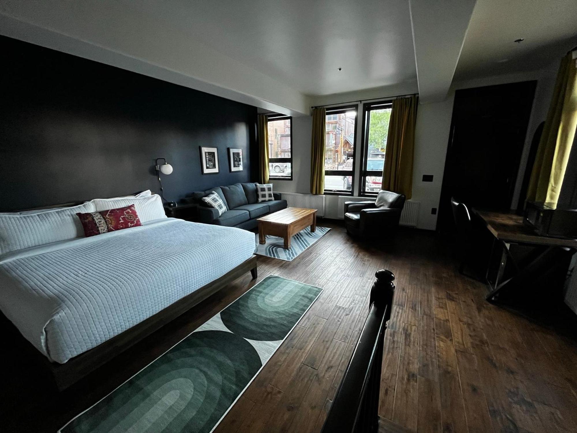 Deluxe King Room,1421590356:JPEG
