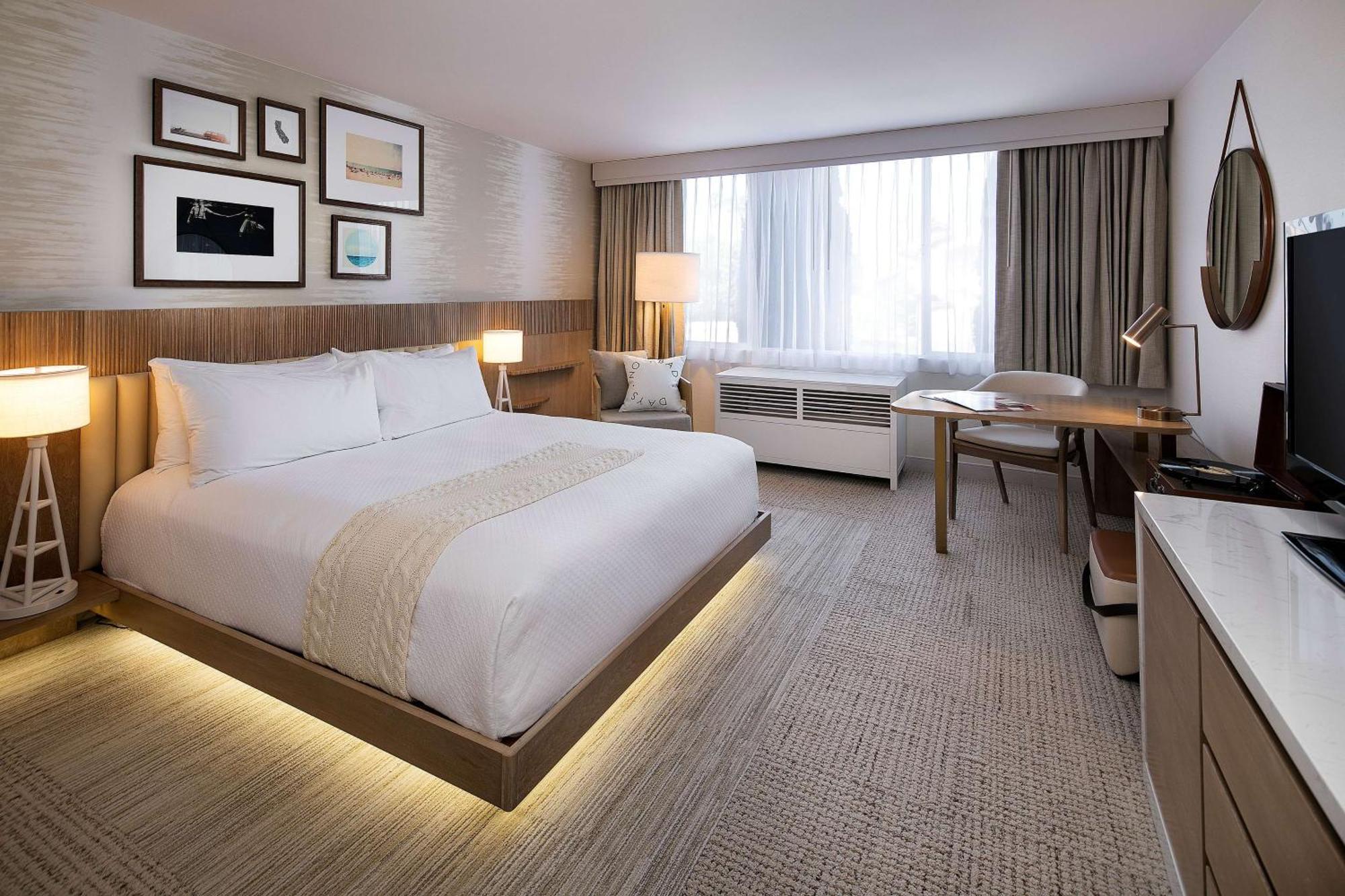 King Room,1557070024:JPEG