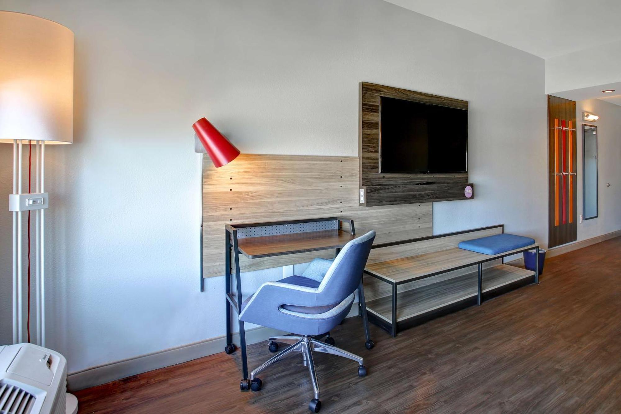King Room,1557083380:JPEG