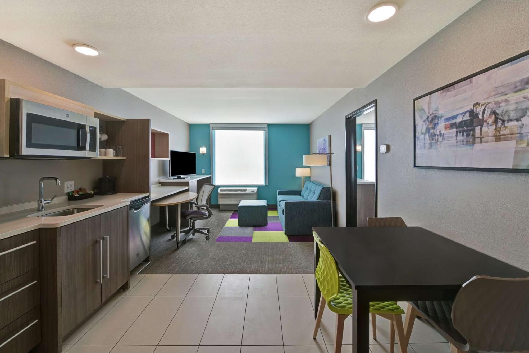 One-Bedroom King Suite - Non-Smoking