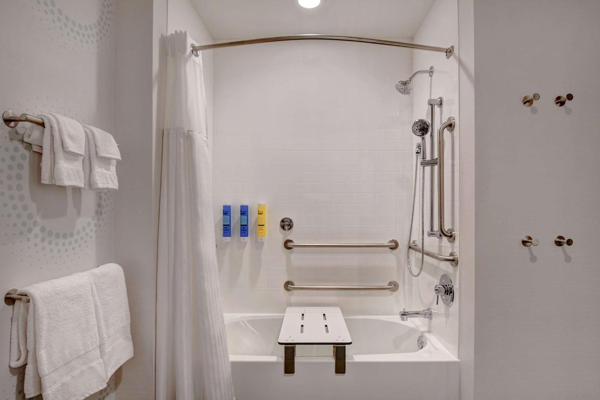 Queen Room with Two Queen Beds - Mobility Access