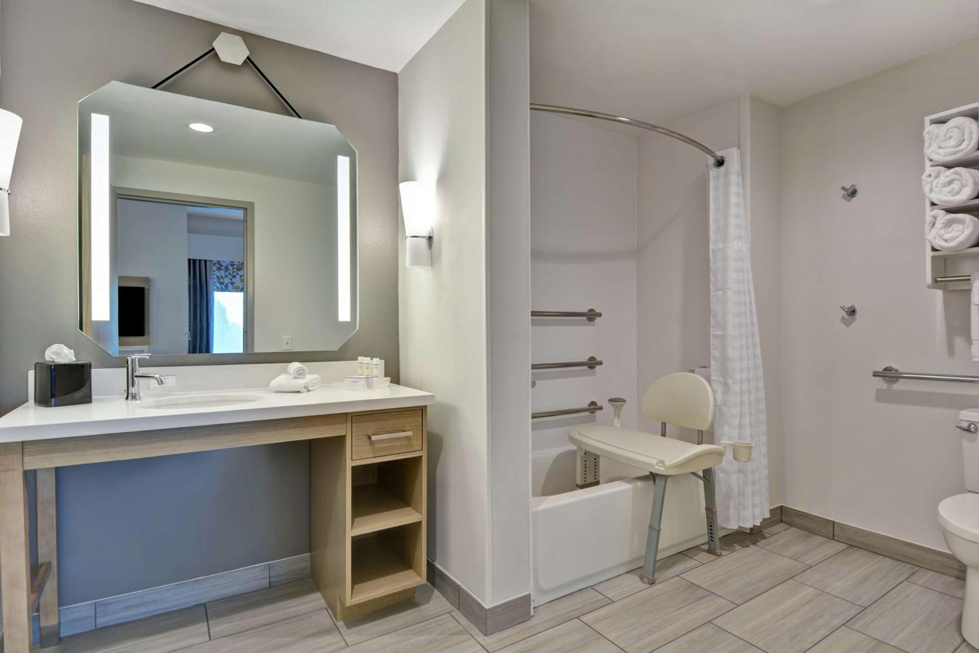 King Studio Suite - Mobility Access/Non-Smoking